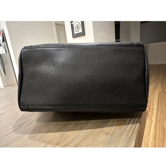 *SOLD* Chanel Black Leather Tote Bag - Picture 5 of 15